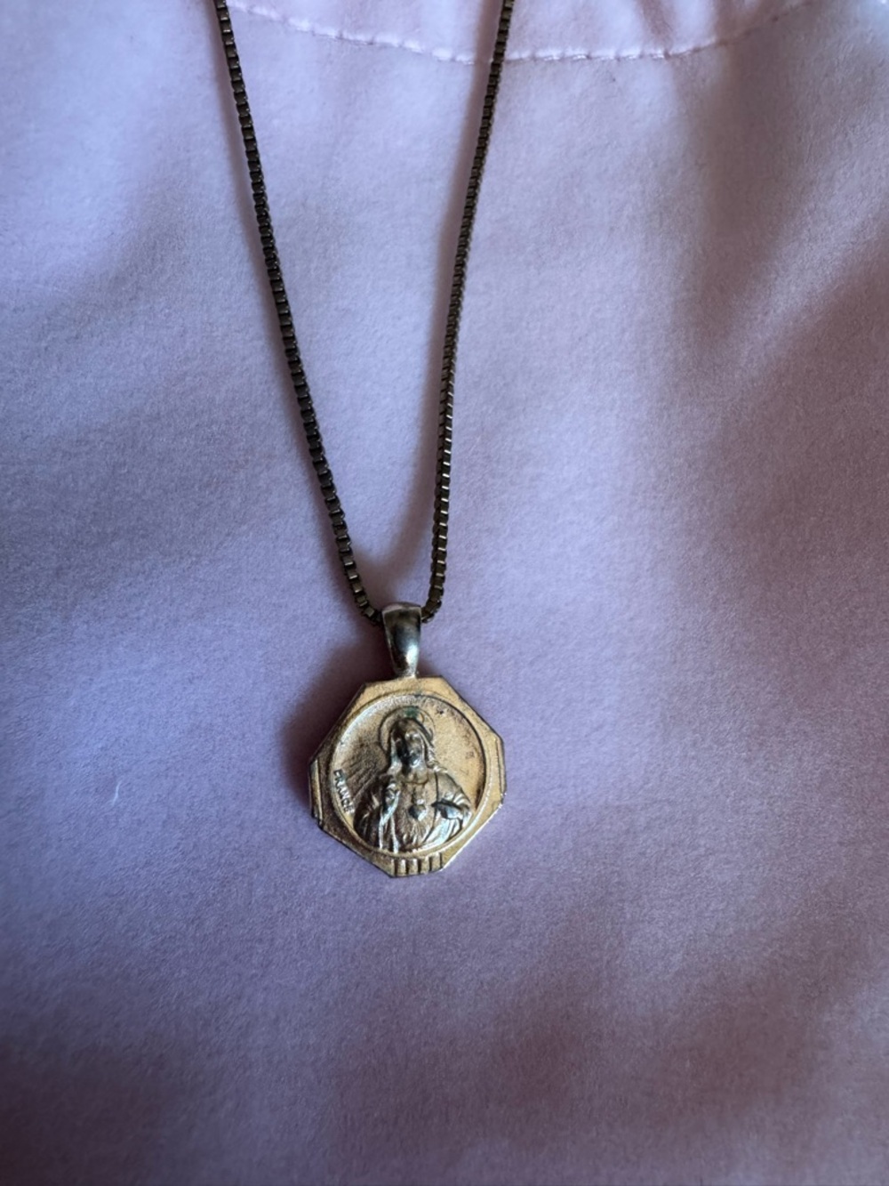 Gold Virgin Mary Medallion Necklace - Women Jewelry - Picture 5 of 6